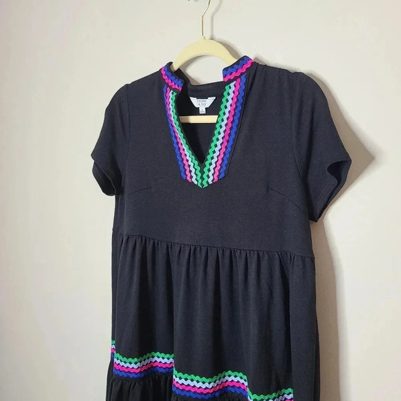 Crown & Ivy Black Short Sleeve Tiered Dress - Picture 3 of 9